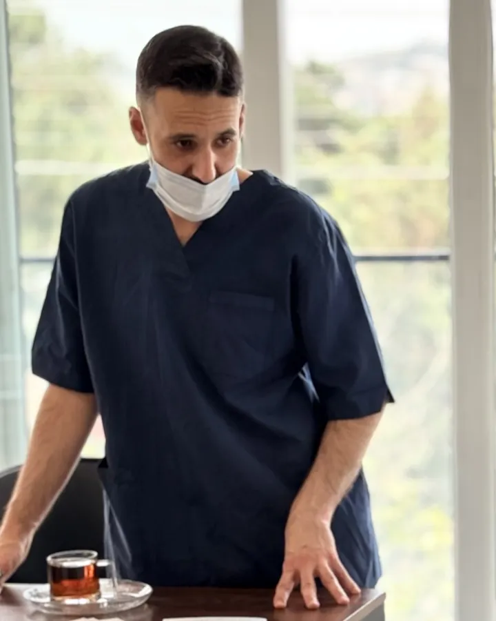 دکتر صادق صادقینژاد، جراح دندانپزشک در کلینیک دندانپزشکی دماوند